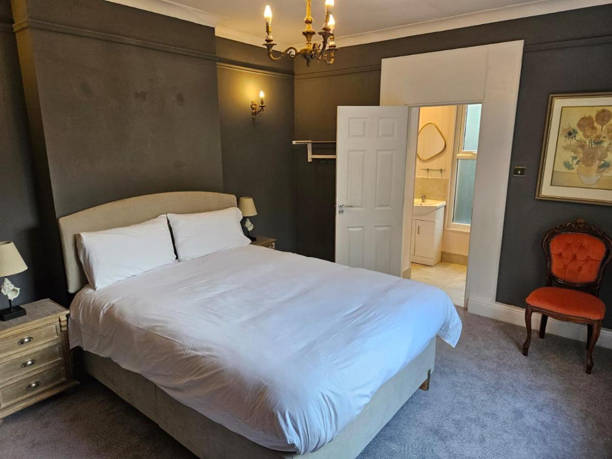 Boutique Guest House ゴールウェイ エクステリア 写真